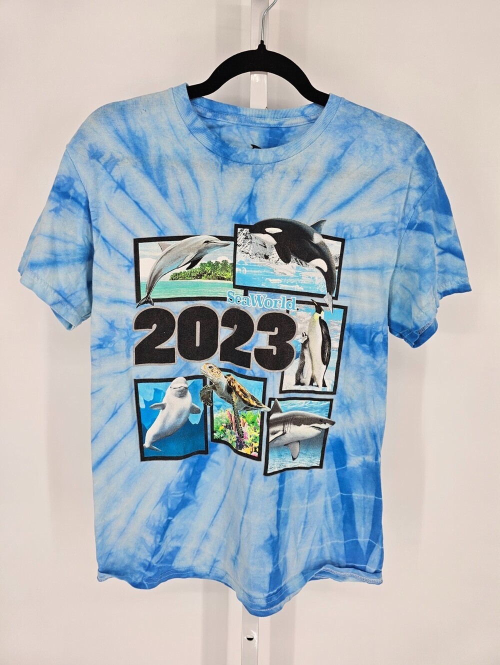 Sea World 2023 Womens Sz M Short Sleeve T Shirt Blue Tie Dye Whale Dolphin